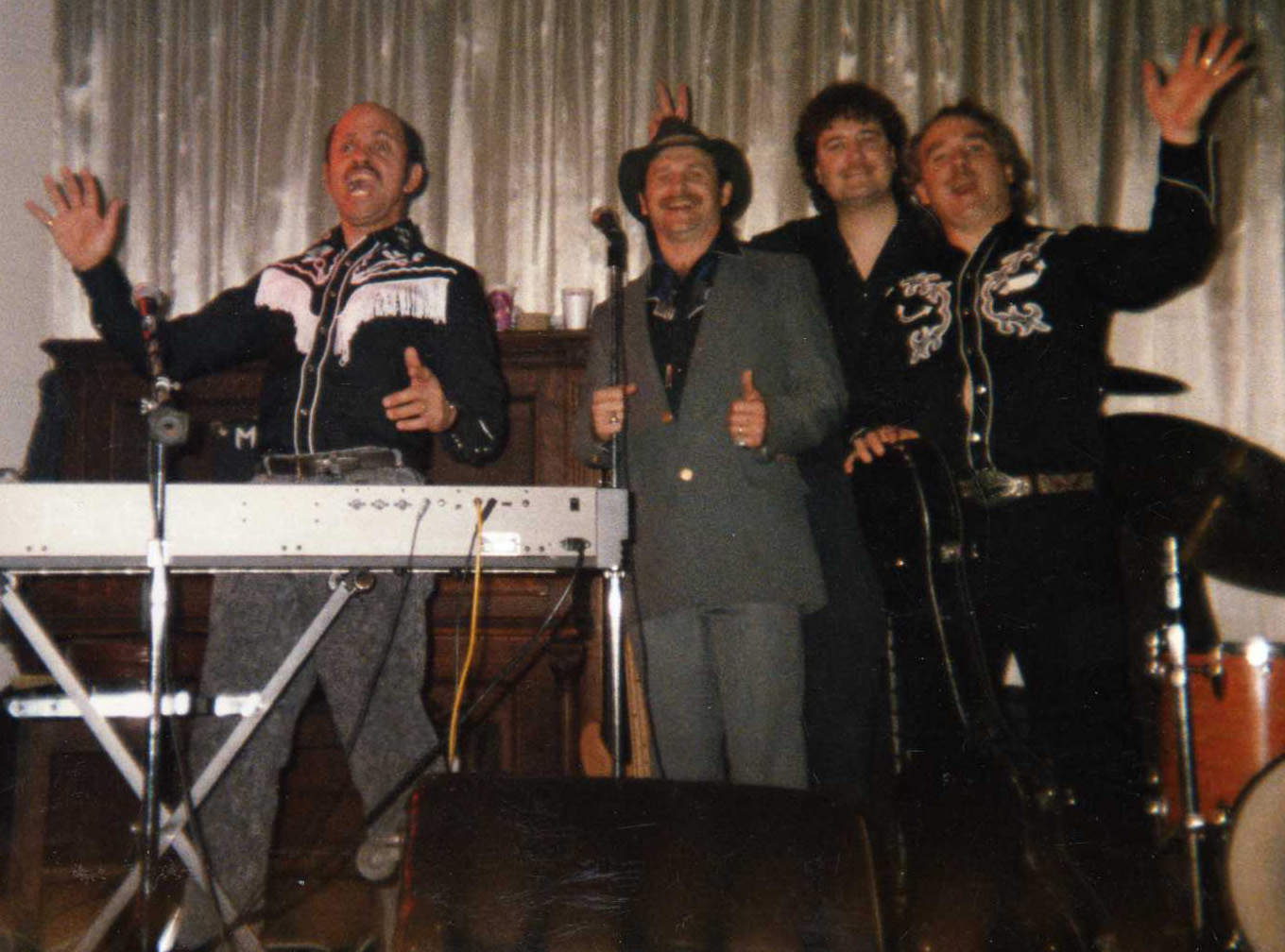 w Joe Mundo & the Mullins bros. -James and Loren