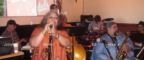 Yoginis w Mike Deasy Jr.